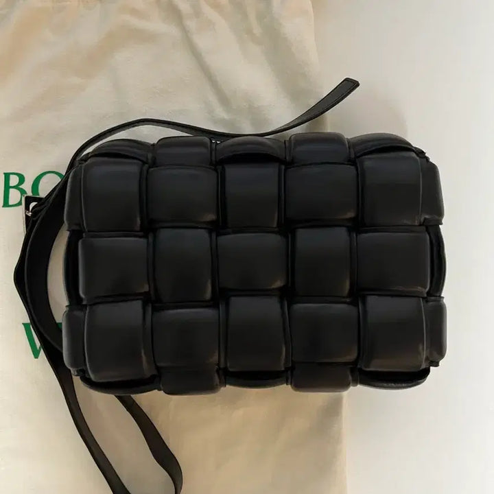 [BUNJANG] Bottega Veneta Padded Cassette Bag (Black) / 보테가베네타 패딩 카세트백 블랙
