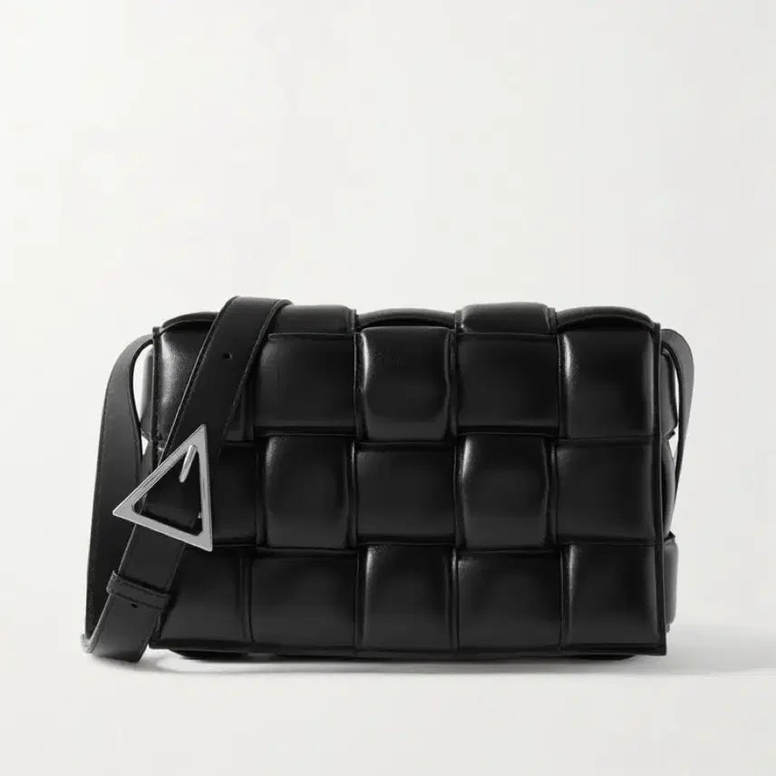 [BUNJANG] Bottega Veneta Padded Cassette Bag (Black) / 보테가베네타 패딩 카세트백 블랙