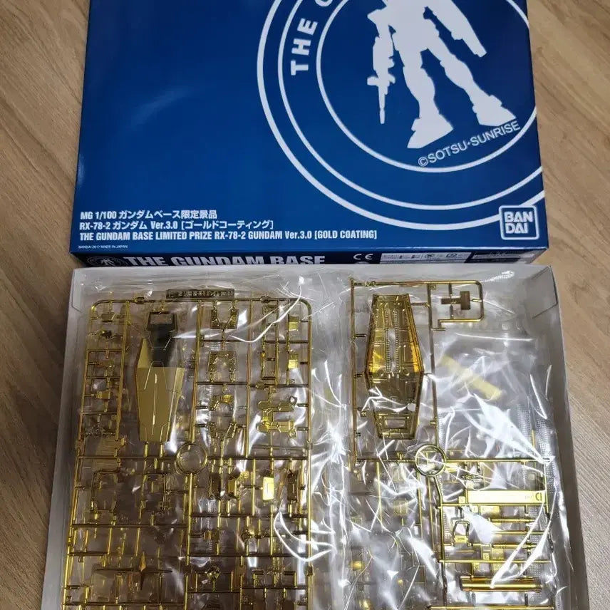 [BUNJANG] Master Grade First Gundam Gold Coating Model Kit / mg 퍼스트건담(골드코팅)