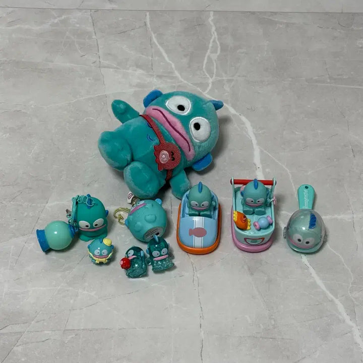 [BUNJANG] Sanrio Hangyodon Figure + Keychain Bundle / 산리오 한교동 인형 피규어 키링 일괄