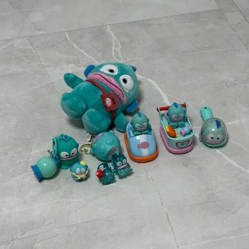 [BUNJANG] Sanrio Hangyodon Figure + Keychain Bundle / 산리오 한교동 인형 피규어 키링 일괄