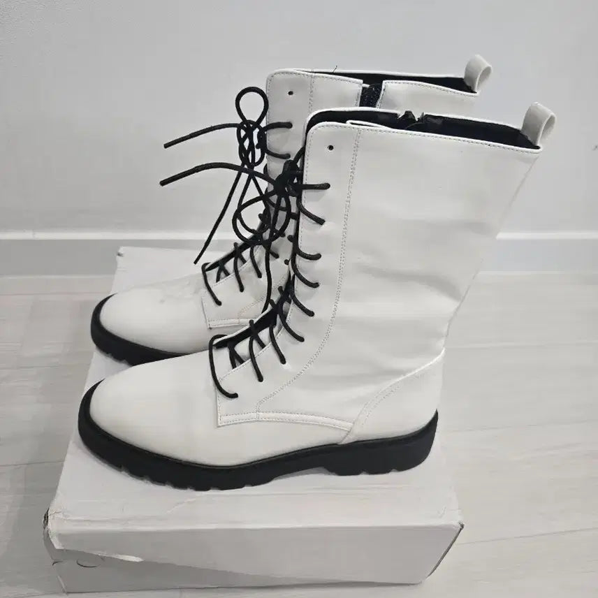 [BUNJANG] General Item White Long Lace-Up Boots / 화이트 롱 레이스업 부츠