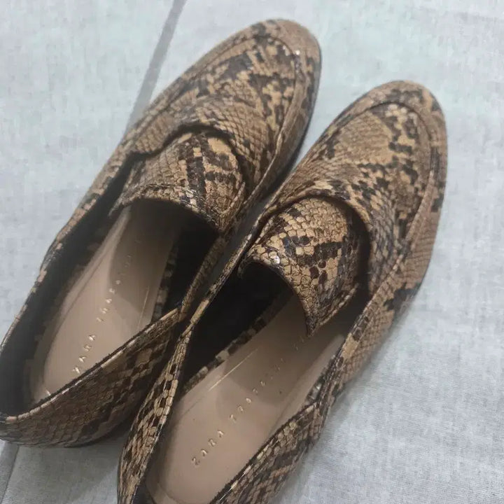 [BUNJANG] ZARA Snake Pattern Loafer Flat Shoes / 자라 스네이크 패턴 로퍼 플랫 슈즈