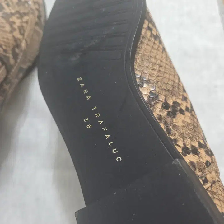 [BUNJANG] ZARA Snake Pattern Loafer Flat Shoes / 자라 스네이크 패턴 로퍼 플랫 슈즈