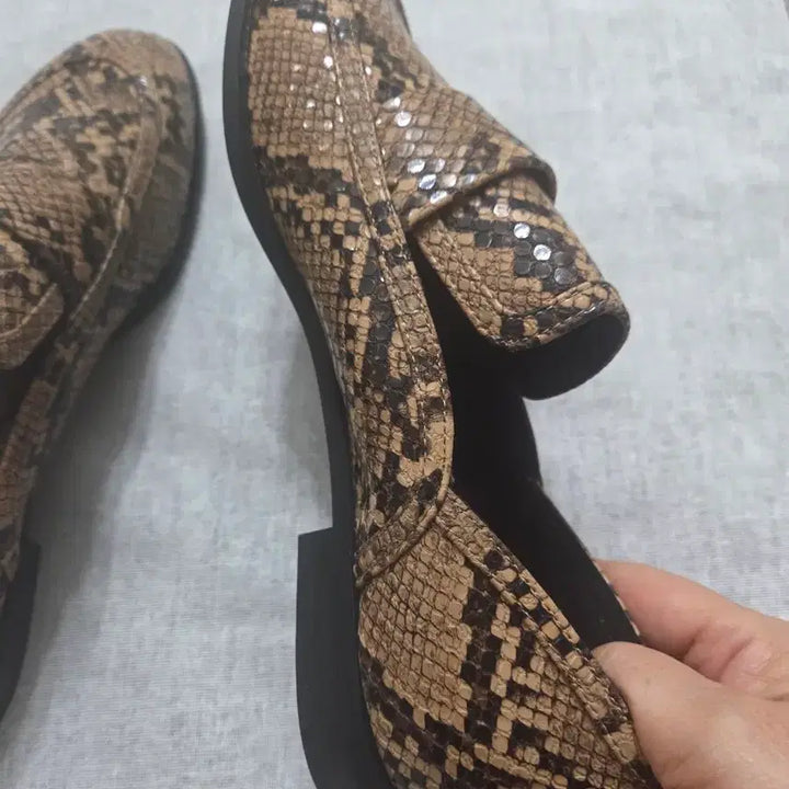 [BUNJANG] ZARA Snake Pattern Loafer Flat Shoes / 자라 스네이크 패턴 로퍼 플랫 슈즈