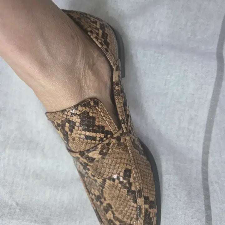 [BUNJANG] ZARA Snake Pattern Loafer Flat Shoes / 자라 스네이크 패턴 로퍼 플랫 슈즈