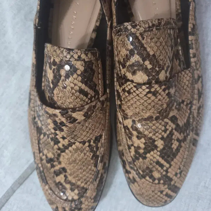 [BUNJANG] ZARA Snake Pattern Loafer Flat Shoes / 자라 스네이크 패턴 로퍼 플랫 슈즈
