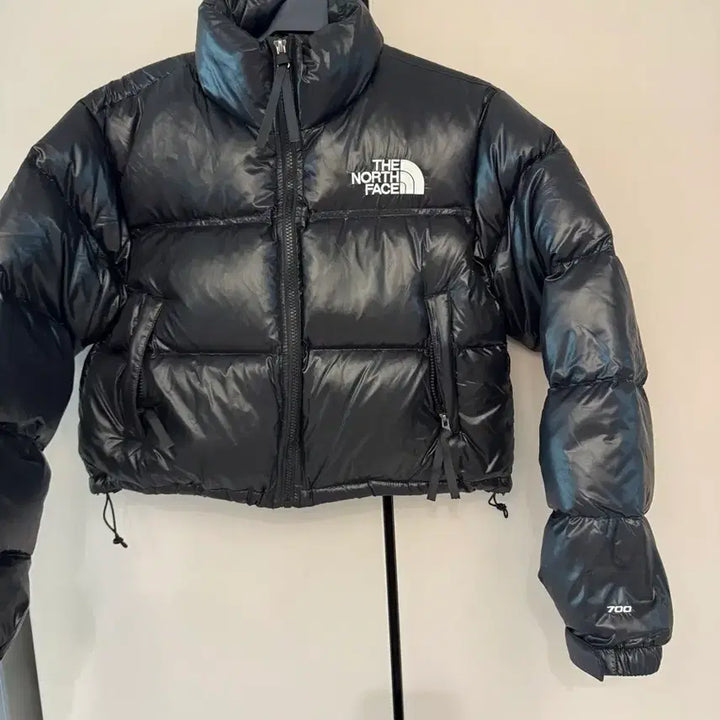 [BUNJANG] The North Face Nuptse Crop Puffer Jacket (New) M / 가격다운! (해외판)노스페이스 눕시크롭패딩 유광 (새상품) M