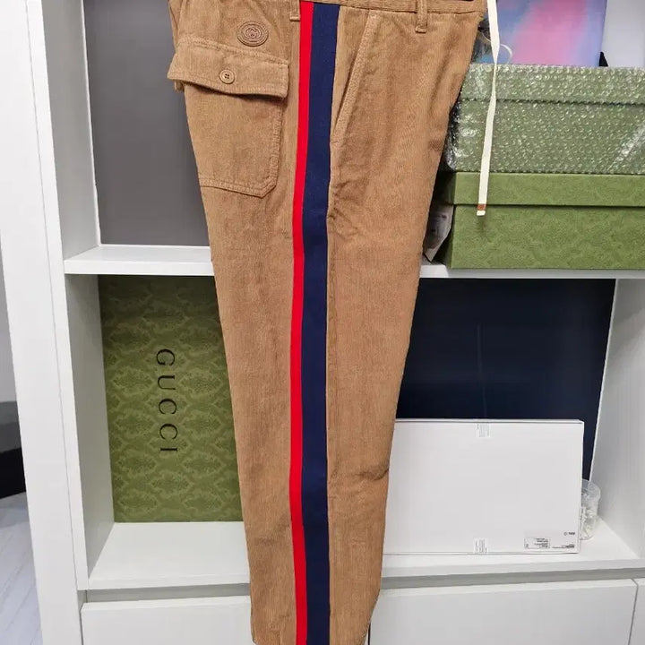 [BUNJANG] Gucci GG Corduroy Pants / 국내판새상품)구찌 GG 가죽탭 옆선 코듀로이 골덴 바지