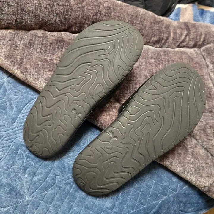 [SOLD OUT] 푸마 로얄캣 컴포트2 에센셜 슬리퍼 290mm 판매합니다