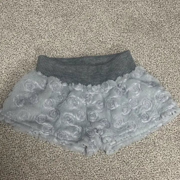 [BUNJANG] Rose Knit Fur Shorts / 로즈 니트 퍼 숏팬츠