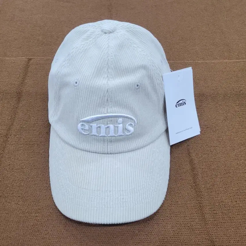 [BUNJANG] Emis Corduroy Ball Cap Hat Red/Cream / emis 이미스 코듀로이 볼캡 모자 레드/크림