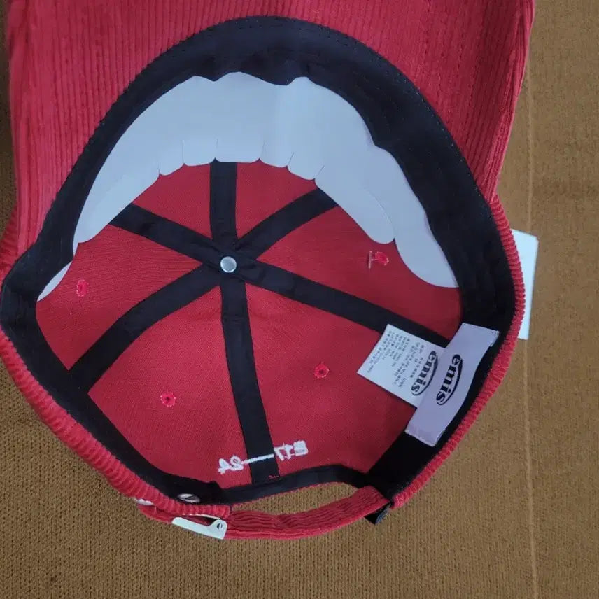 [BUNJANG] Emis Corduroy Ball Cap Hat Red/Cream / emis 이미스 코듀로이 볼캡 모자 레드/크림