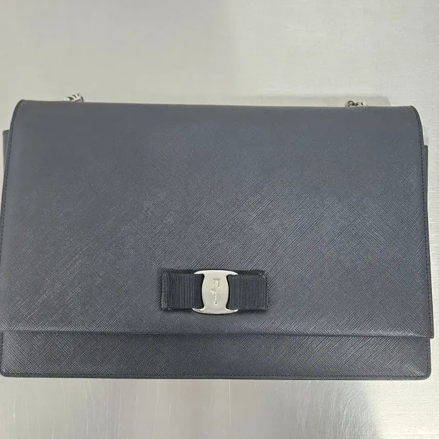[BUNJANG] Ferragamo Vara Ribbon Genie Bag Silver Hardware Black / 페라가모 바라리본 지니백 은장블랙