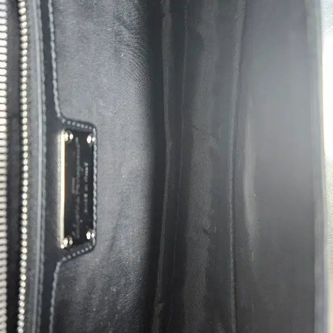 [BUNJANG] Ferragamo Vara Ribbon Genie Bag Silver Hardware Black / 페라가모 바라리본 지니백 은장블랙