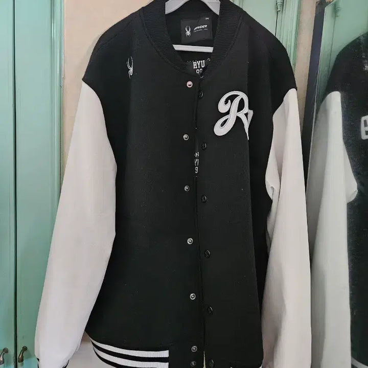 [BUNJANG] Spider Ryu Hyun-Jin Baseball Jacket / 스파이더 야구 점퍼 블랙/화이트 XXL