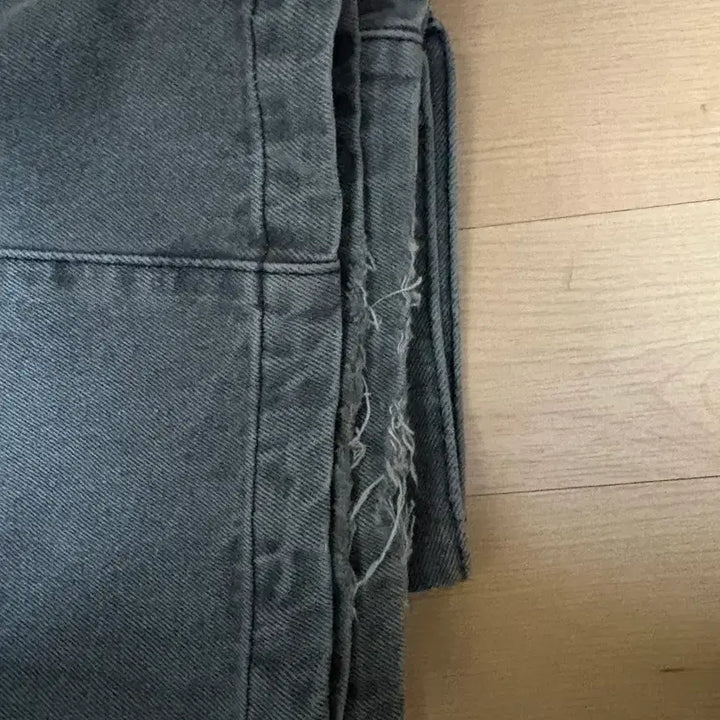 [BUNJANG] Fabregas Smokie Side Panel Denim Jeans (Gray, Size 1) / 파브레가 스모키 사이드 패널 데님 그레이 1사이즈 청바지
