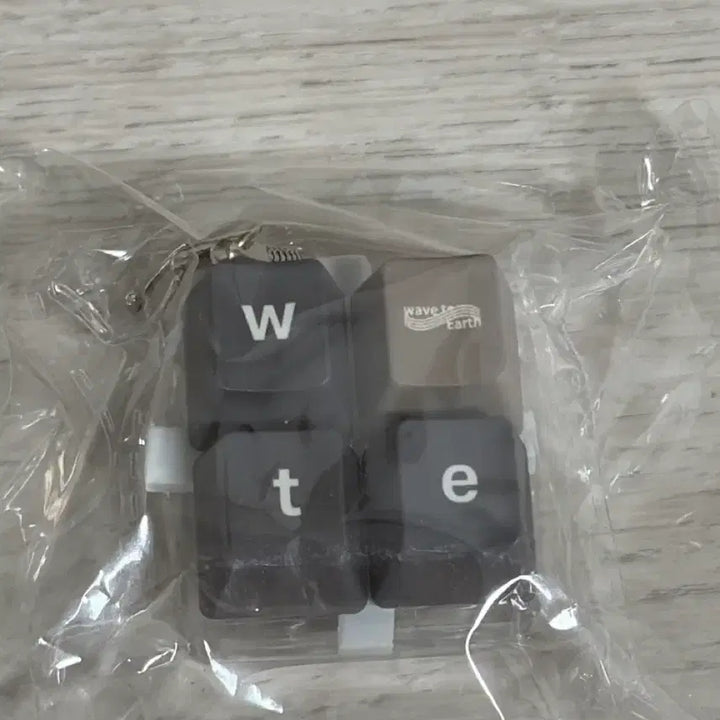 [BUNJANG] Wave to Earth Mini Keyboard Key Chain / 웨이브투어스 미니키보드 키체인 판매 키링