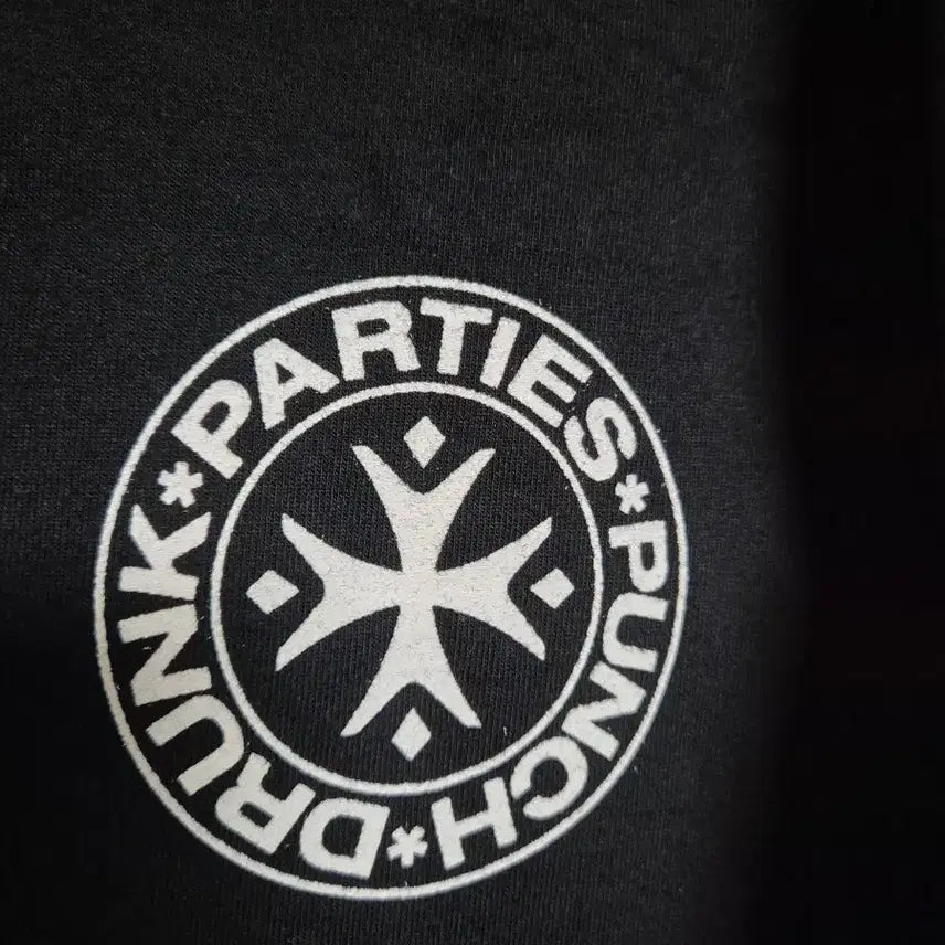 [BUNJANG] Drunk Party's Black T-Shirt / 드렁크파티즈 블랙 티셔츠