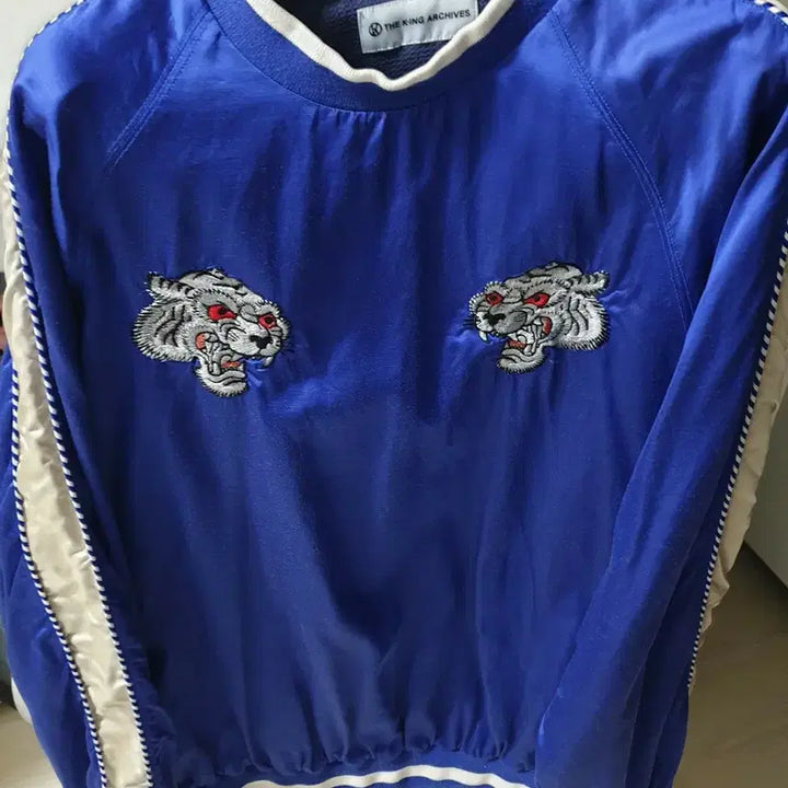 [BUNJANG] King Archive Satin Blue Sweatshirt Unisex / 킹아카이브 스카잔 맨투맨 유광블루 남녀공용