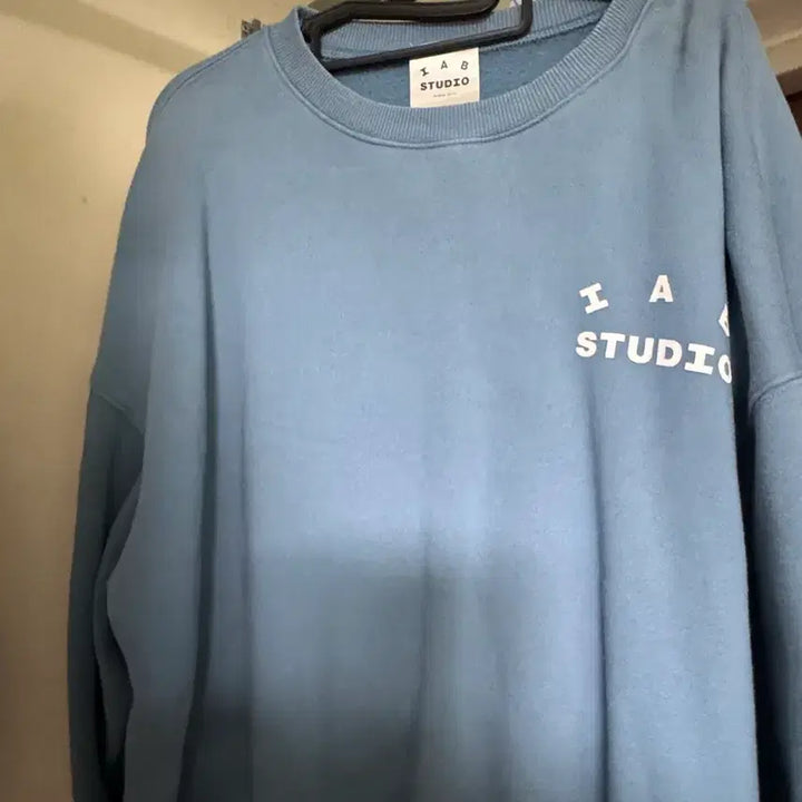 [BUNJANG] IAB Studio Sky Blue Sweatshirt L / IAB 스튜디오 맨투맨 스카이블루 L
