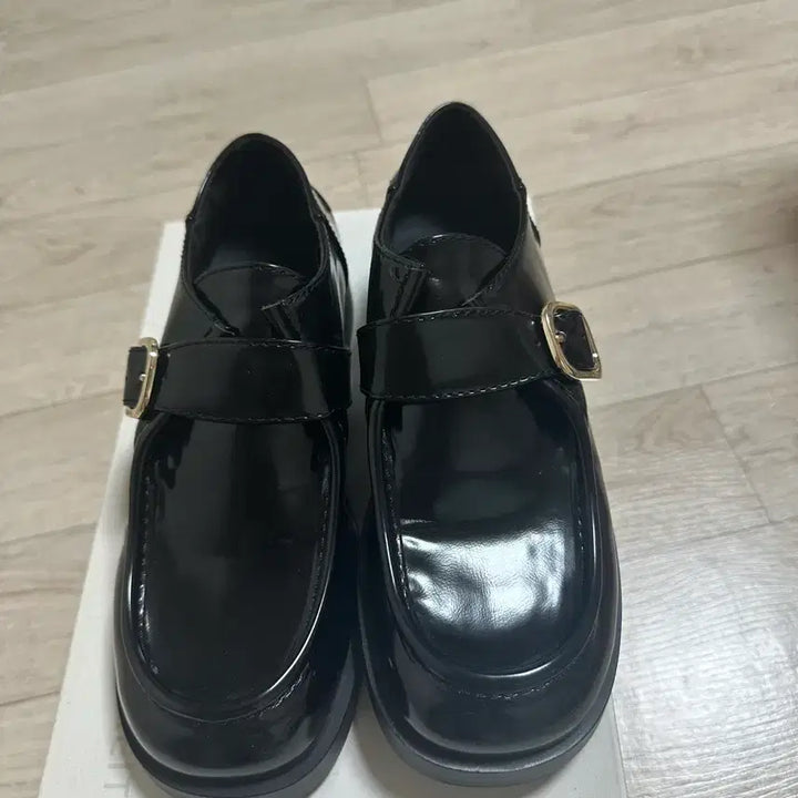 [BUNJANG] Charles & Keith Black Buckle Loafers / 찰스앤키스 블랙 버클 로퍼