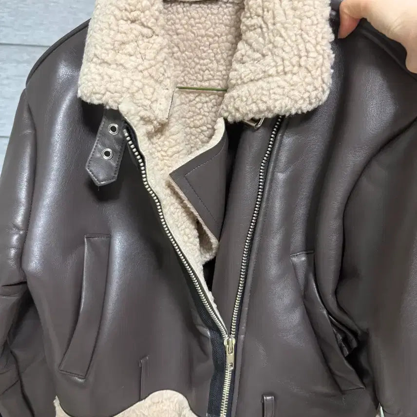 [BUNJANG] Cropped Faux Mouton Jacket / 크롭 무스탕