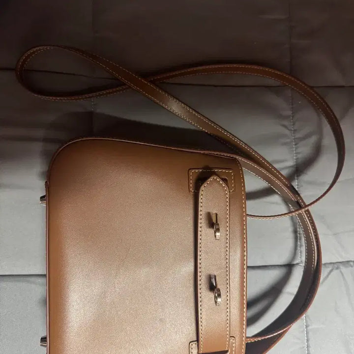 [BUNJANG] D.Option Tilt Bag Small Camel Brown Tote Shoulder Bag / 디옵튼 틸트백 스몰 카멜브라운 토트백 숄더백