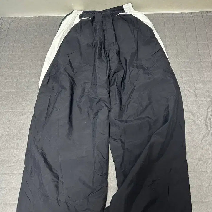[SOLD OUT] [XXS] 발렌시아가 3B 아이콘 로고  트랙 팬츠 오버핏
