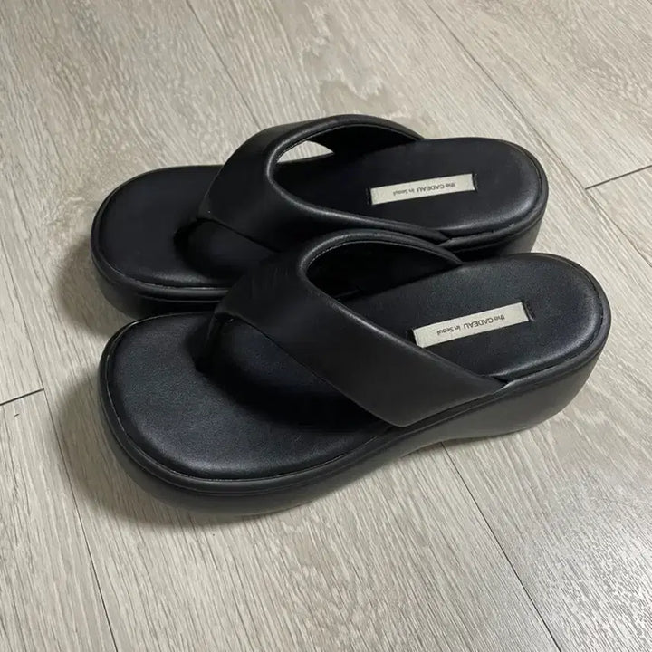 [BUNJANG] Nuios Platform Flip-Flops / 누이오스 통굽 플리플랍