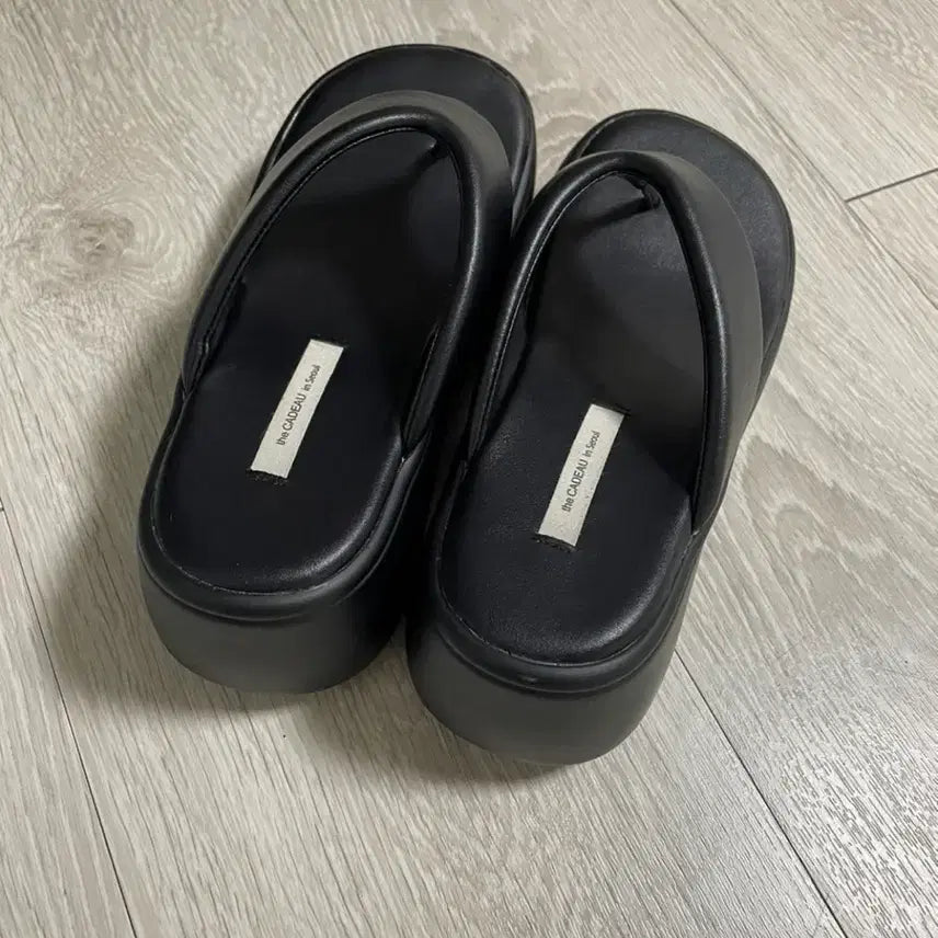 [BUNJANG] Nuios Platform Flip-Flops / 누이오스 통굽 플리플랍