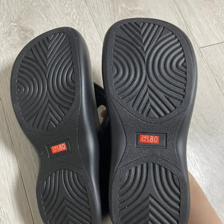 [BUNJANG] Nuios Platform Flip-Flops / 누이오스 통굽 플리플랍