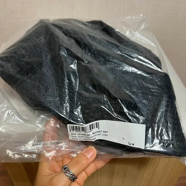 [BUNJANG] Versace Rainbow Embroidered Bucket Hat / 새상품 베르사체 레인보우 버킷햇