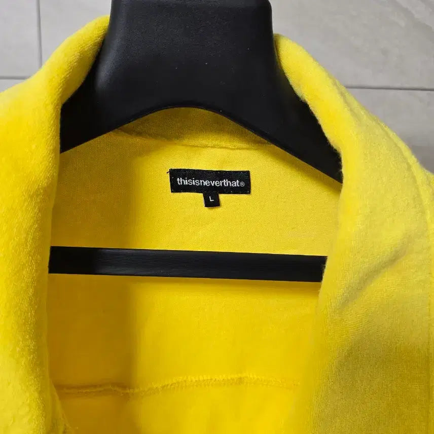 [BUNJANG] thisisneverthat Logo Yellow Shirt XL / 디스이즈네버댓 로고 옐로우 셔츠 XL