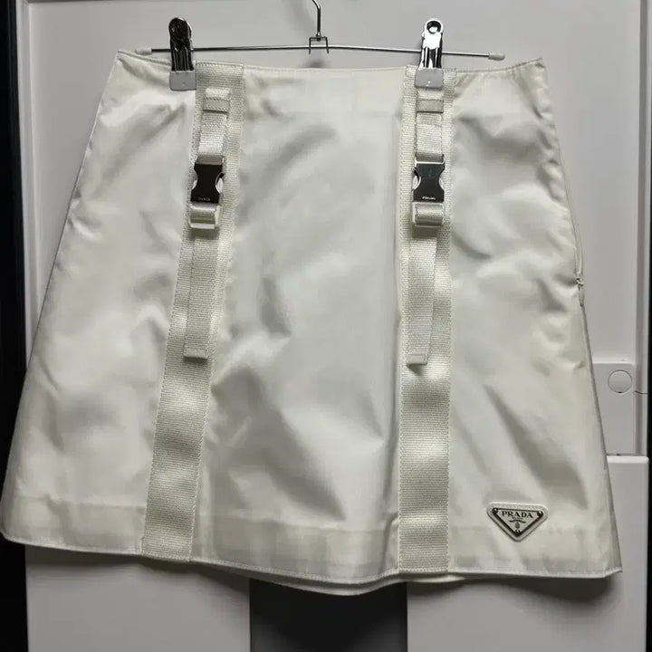 [BUNJANG] Prada Buckle Mini Skirt 38size / 정품) 프라다 버클 미니 스커트 38size