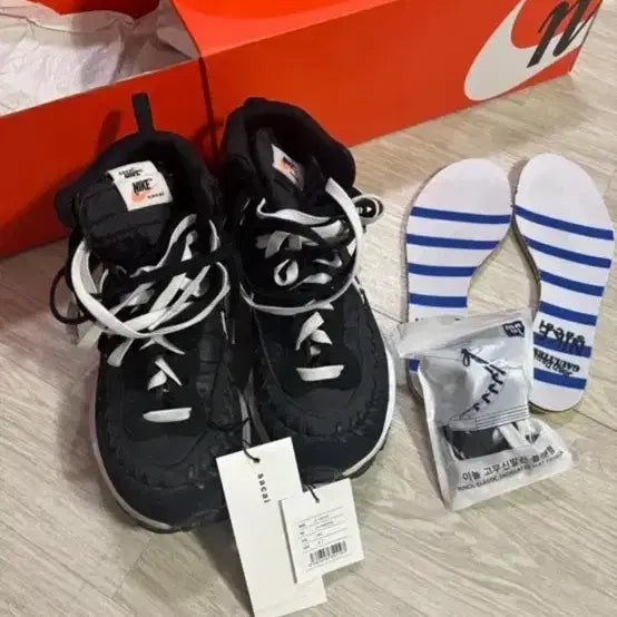 [BUNJANG] Nike Sacai Jean Paul Gaultier 265 / 나이키 사카이 장폴고티에 265
