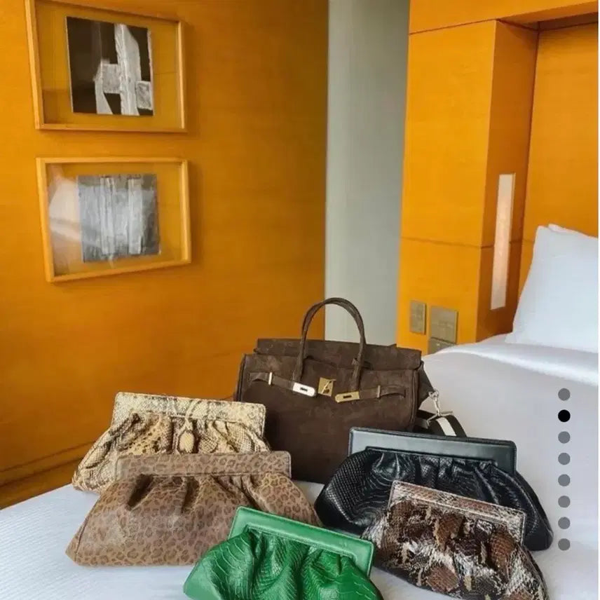 [BUNJANG] Gang Sisters Small Black Clutch / 강자매 강시스터 20클러치 블랙 스몰