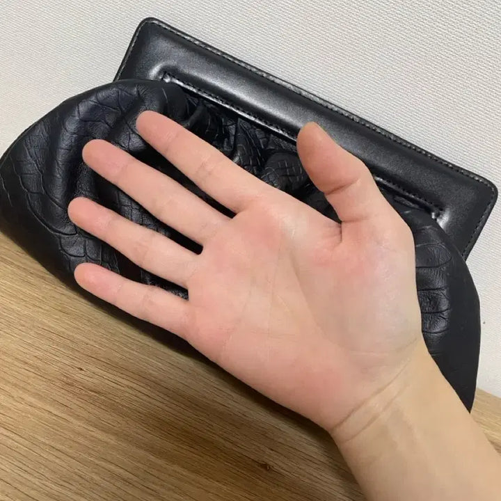 [BUNJANG] Gang Sisters Small Black Clutch / 강자매 강시스터 20클러치 블랙 스몰