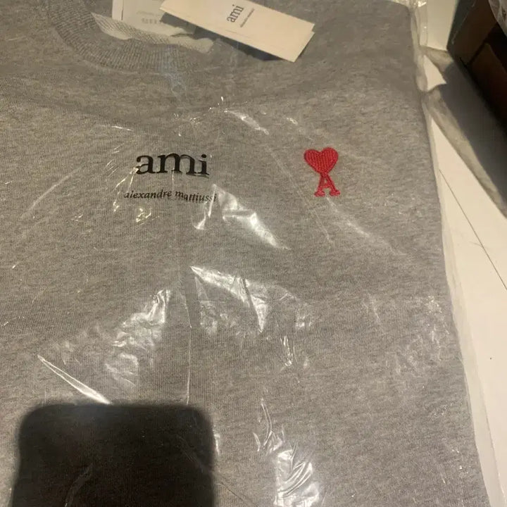 [BUNJANG] Ami Gray Sweatshirt / 아미 맨투맨 그레이 S,M,L,XL 새상품