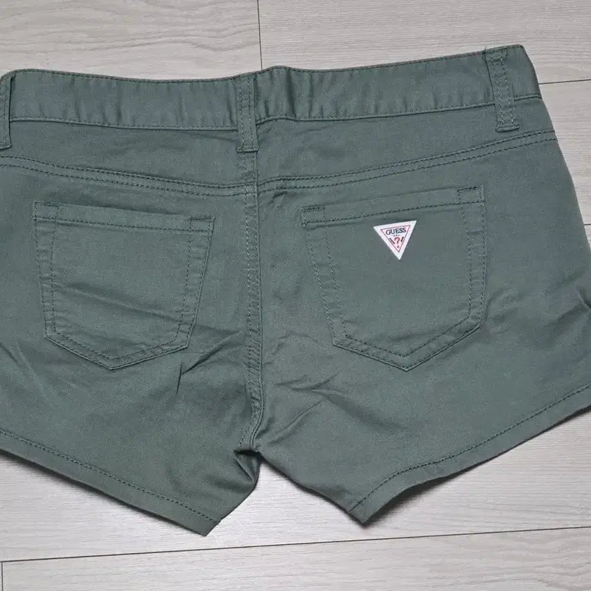 [BUNJANG] Guess Khaki Shorts / 게스 반바지