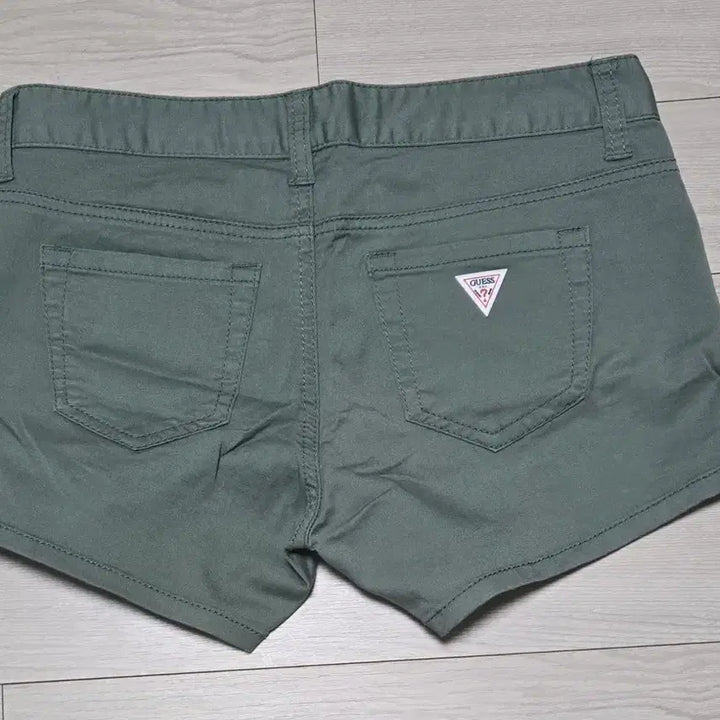 [BUNJANG] Guess Khaki Shorts / 게스 반바지