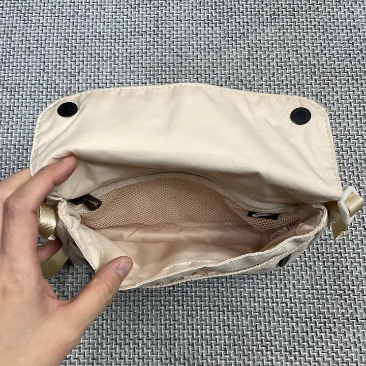 [BUNJANG] Nike Logo Crossbody Bag / [가방] 나이키 로고 크로스백