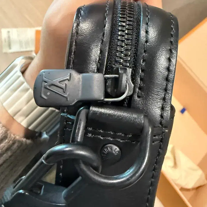 [BUNJANG] OS Louis Vuitton Shadow Duo Messenger Bag / {OS/새상품급} 루이비통 쉐도우 듀오 메신저백 풀구성