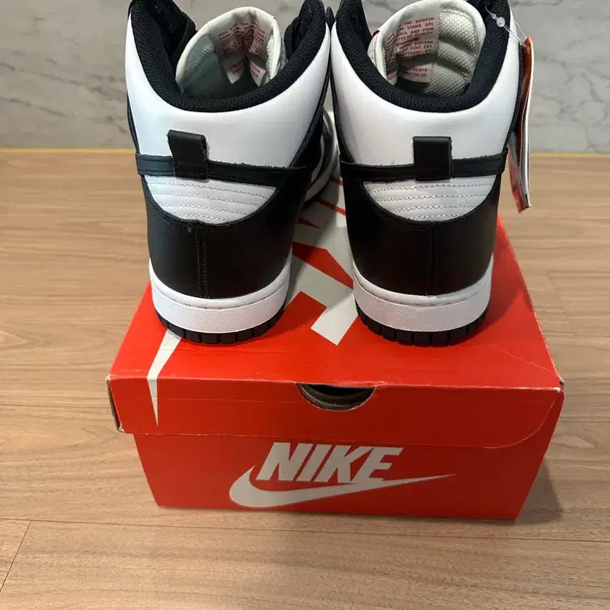 [SOLD OUT] 나이키 덩크 하이 범고래 블랙 앤 화이트 (W)290 m285