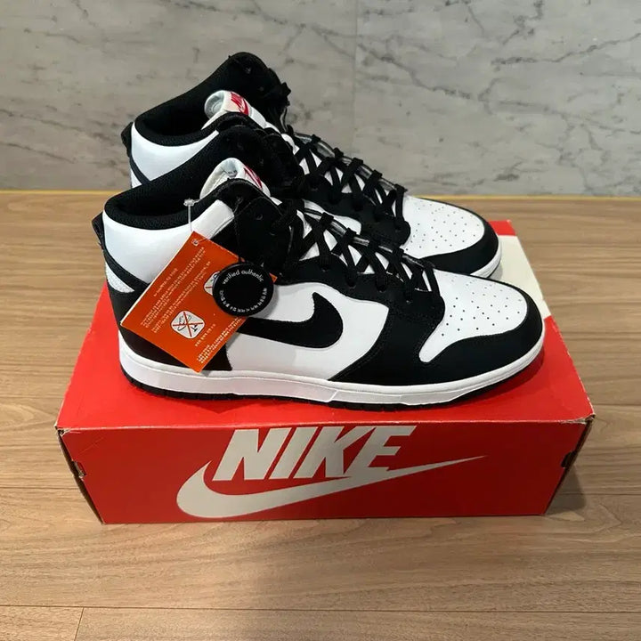 [SOLD OUT] 나이키 덩크 하이 범고래 블랙 앤 화이트 (W)290 m285