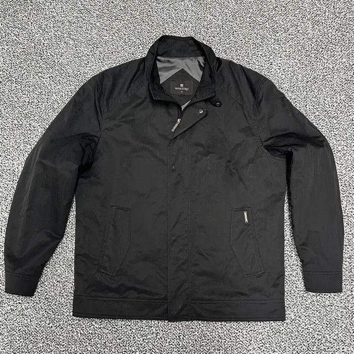 [BUNJANG] Seventeen Maestro Black Windbreaker / 마에스트로 블랙 남성 바람막이 점퍼