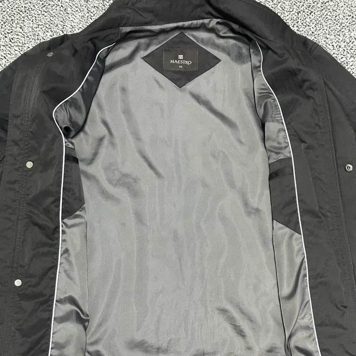 [BUNJANG] Seventeen Maestro Black Windbreaker / 마에스트로 블랙 남성 바람막이 점퍼