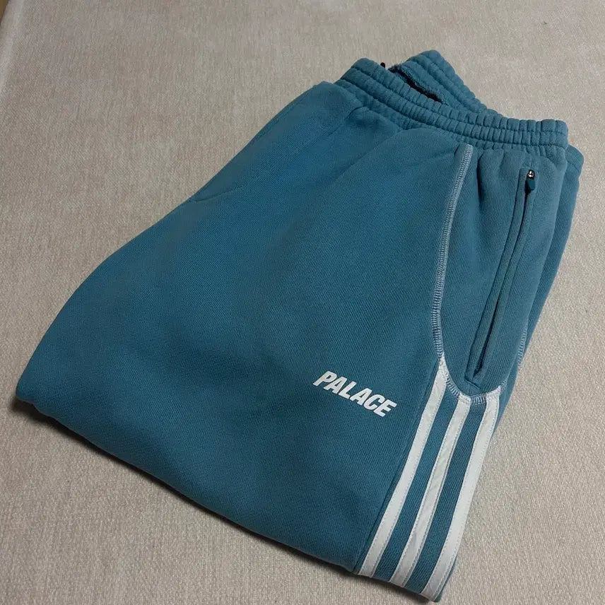 [BUNJANG] Adidas Palace Side Track Pants (Sky Blue, M) / [M] 팔라스 아디다스 사이드 트랙 팬츠 CD2610