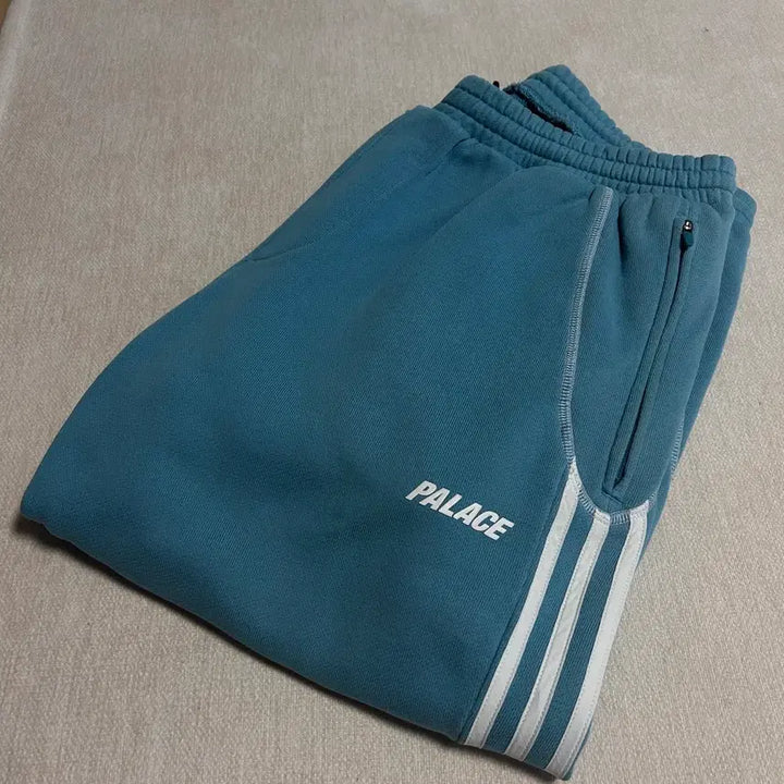 [BUNJANG] Adidas Palace Side Track Pants (Sky Blue, M) / [M] 팔라스 아디다스 사이드 트랙 팬츠 CD2610