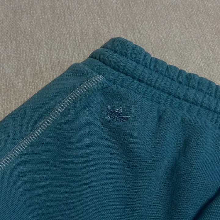 [BUNJANG] Adidas Palace Side Track Pants (Sky Blue, M) / [M] 팔라스 아디다스 사이드 트랙 팬츠 CD2610